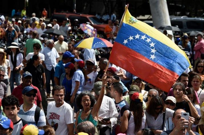 Perú insta a Rusia y China a "reflexionar" sobre su apoyo a Maduro