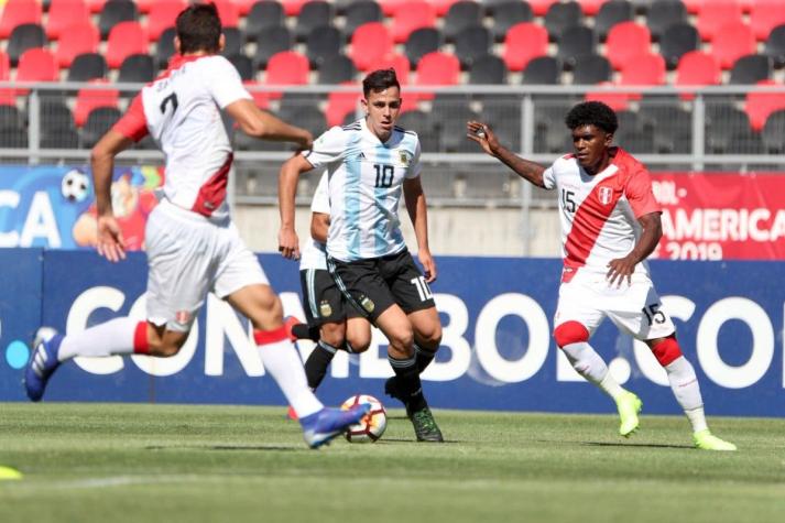 Argentina clasificó en el último minuto al hexagonal final tras derrotar por la mínima a Perú