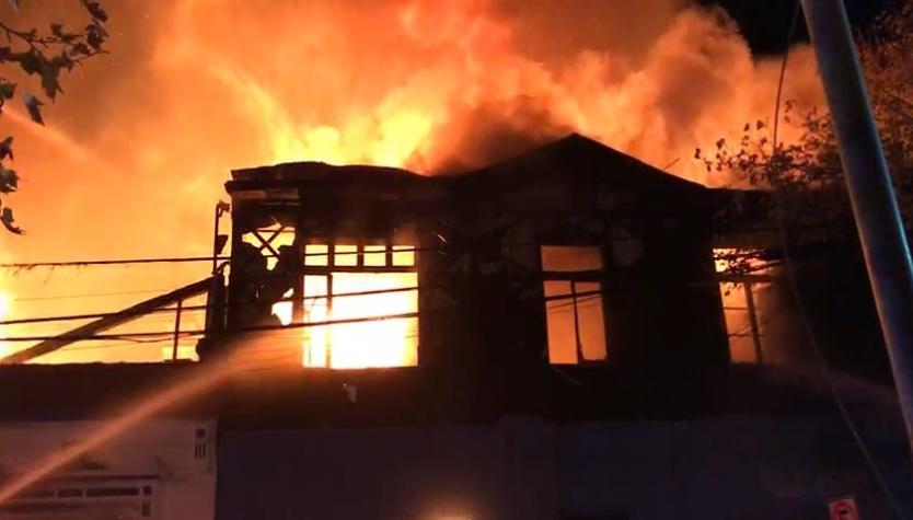 [VIDEOS] Incendio afectó a un locales nocturnos de Barrio Bellavista