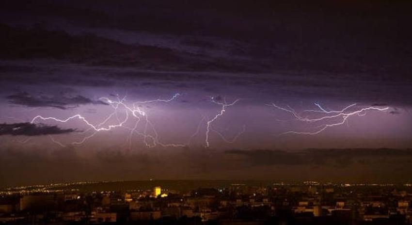 Dirección Meteorológica emite alerta de tormentas eléctricas en dos regiones del país