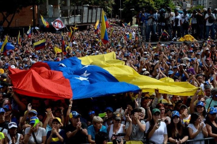 Estados Unidos insta a sus ciudadanos no viajar a Venezuela