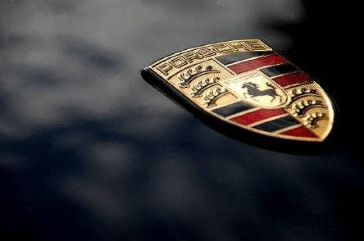 [VIDEO] Cocreador de Whatsapp venderá 10 exclusivos Porsche de su colección