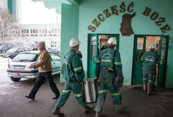 Ocho mineros quedan atrapados en yacimiento de cobre en Polonia tras sismo