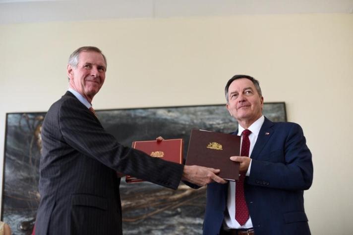 Chile y Reino Unido firman Acuerdo de Asociación bilateral que resguardará a exportadores