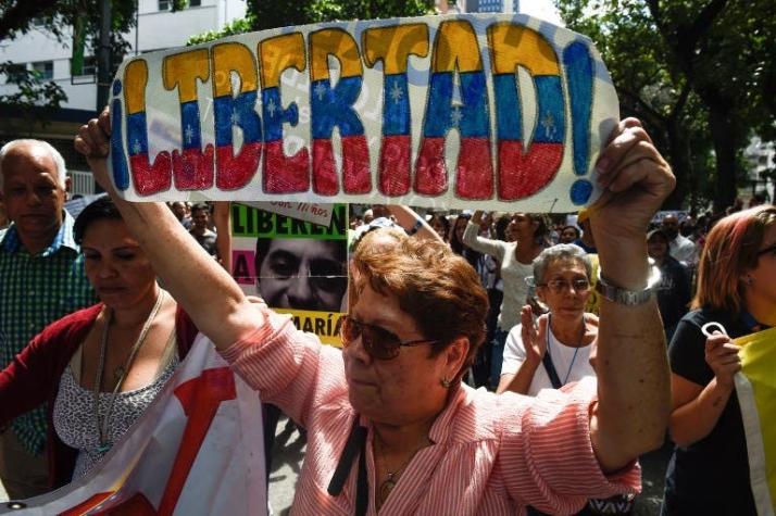 Venezuela: Sindicato de la Prensa denuncia la "detención ilegal" de otros seis periodistas