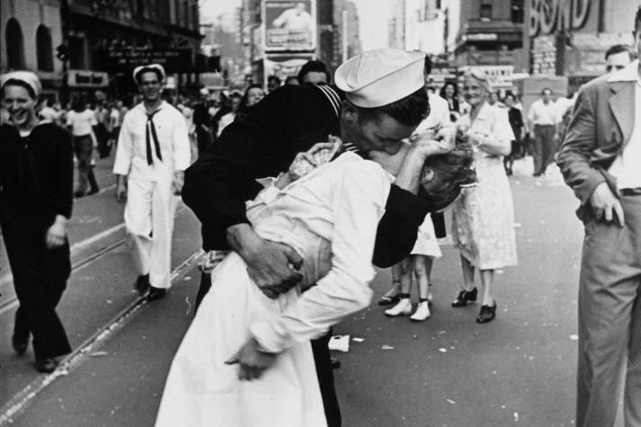 Muere el marino del icónico beso que representó el fin de la Segunda Guerra Mundial