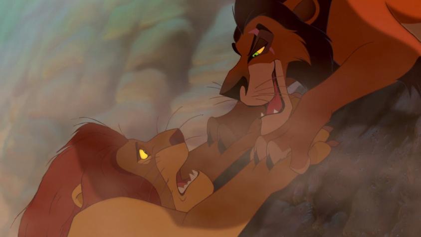 [VIDEO] A quién no le ha pasado: tierna perrita llora al ver la muerte de Mufasa en "El Rey León"
