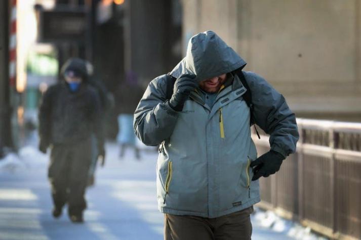 Anónimo pone a decenas de indigentes en un hotel para enfrentar las bajas temperaturas en EE.UU.
