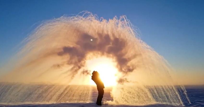 ¿Qué es el Boiling Water Challenge? El peligroso desafío en temperaturas bajo cero