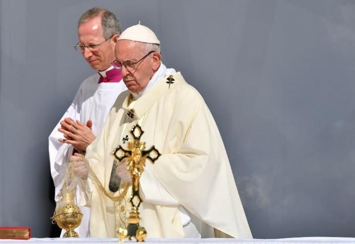 [FOTOS] Papa Francisco celebra misa en Emiratos Árabes Unidos ante 170.000 fieles