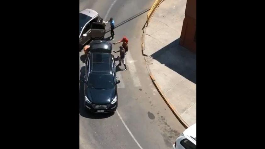 [VIDEO] Iquique: Hombre está en riesgo vital tras ser baleado en violento incidente