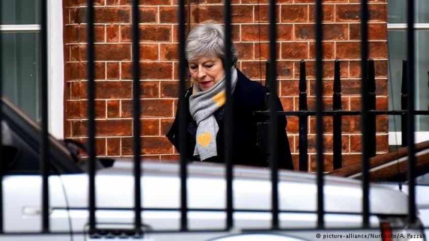 Ministros británicos negocian en secreto aplazar el Brexit