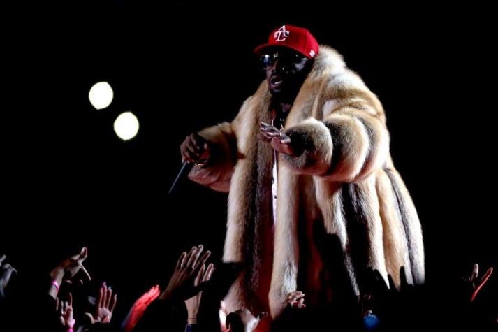 PETA acusa al rapero Big Boi por su abrigo de piel usado durante el Super Bowl