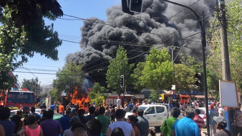 Incendio se registra en taller mecánico de San Ramón