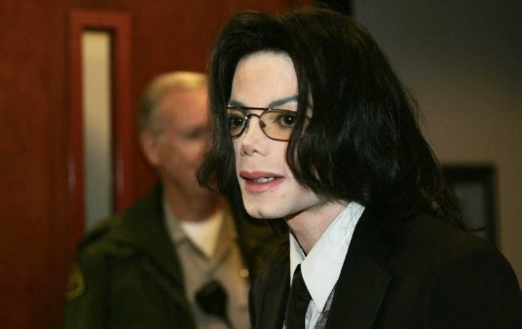 Revelan video de la reacción de Michael Jackson tras ser interrogado por abuso de niños