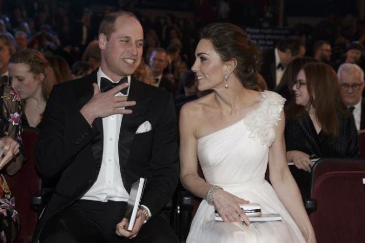 [FOTOS] Kate Middleton y príncipe William deslumbran en la alfombra roja de los BAFTA