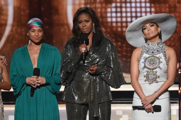 Michelle Obama aparece en los Grammy y envía mensaje por empoderamiento de las mujeres