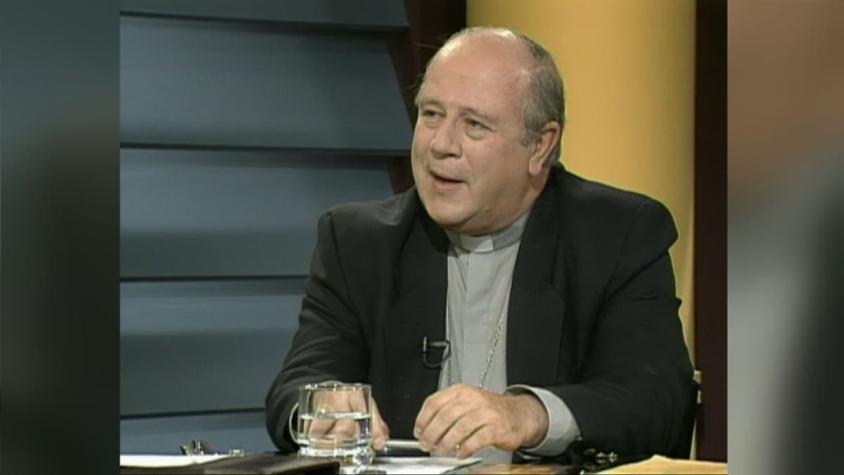 [VIDEO] Ex obispo Francisco Cox llega a Chile