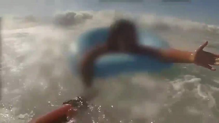 [VIDEO] Familia fue rescatada del mar en Concón