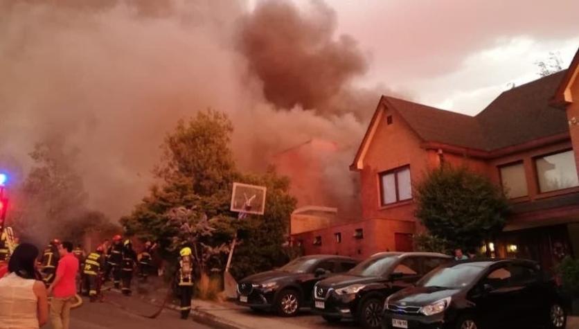 [VIDEO] Incendio destruye casa de María Laura Donoso: "Había salido recién"
