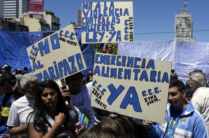 Miles de argentinos protestan contra el "hambre y los tarifazos"