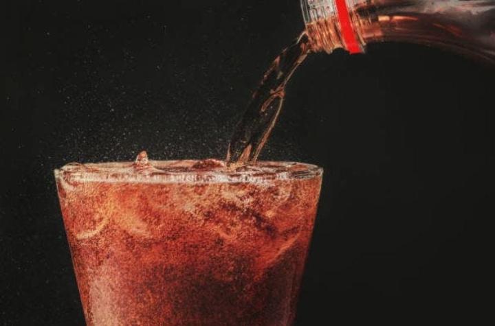 Estudio advierte sobre los riesgos vasculares al consumir más de dos bebidas light al día