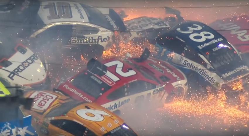 [VIDEO] 21 vehículos colisionaron en las 500 millas de Daytona