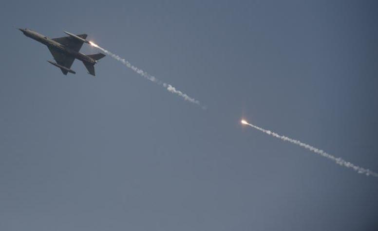 [VIDEOS] Dos jets militares se estrellan en el aire durante práctica de acrobacias en India