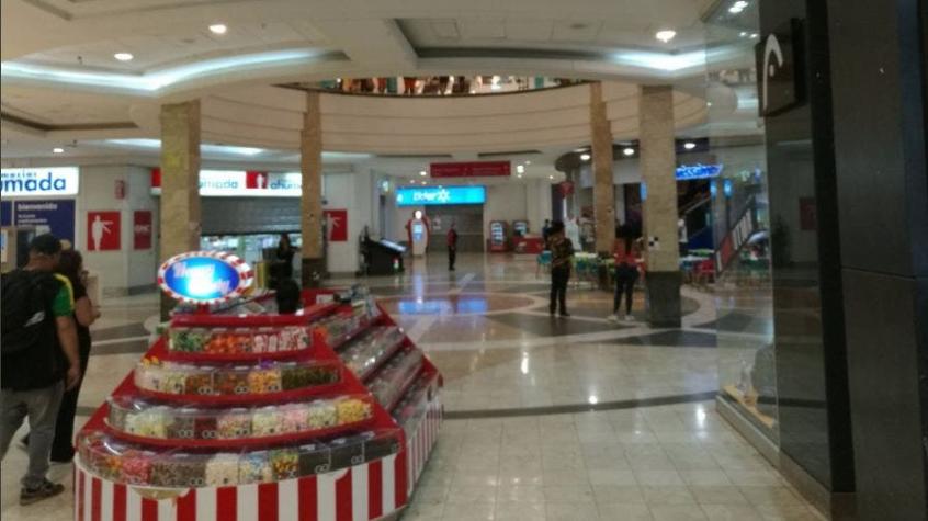 Delincuentes con overoles realizan robo en casa de cambio en Mall Plaza Vespucio