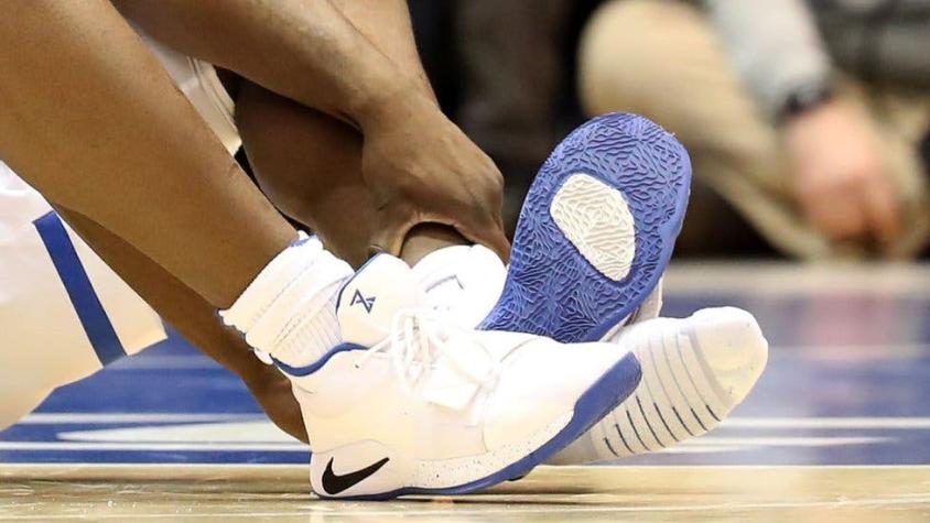 Cómo un zapato roto ha puesto a Nike y al baloncesto bajo la lupa en EEUU