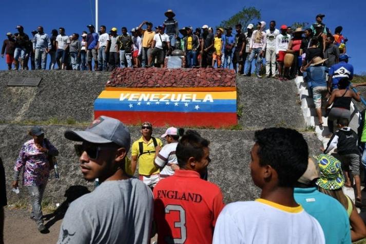 Indígenas venezolanos intentan llegar a frontera con Brasil por ayuda