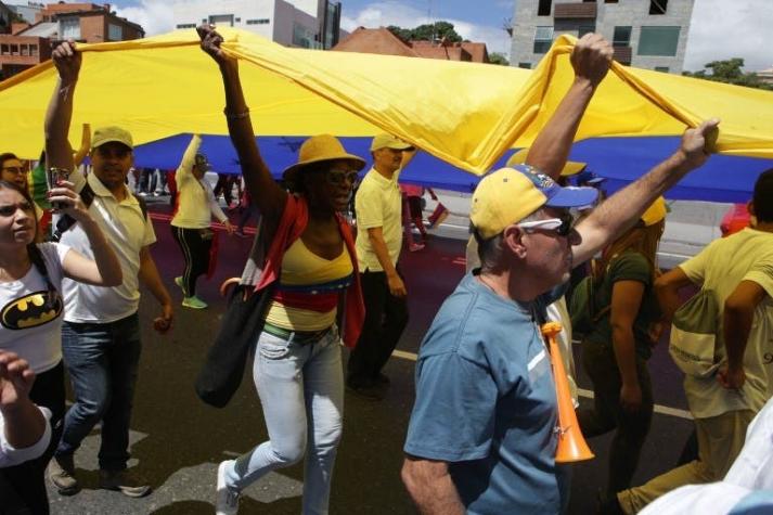 Colombia dice que no reconoce a "usurpador" Maduro ni su anuncio de romper relaciones