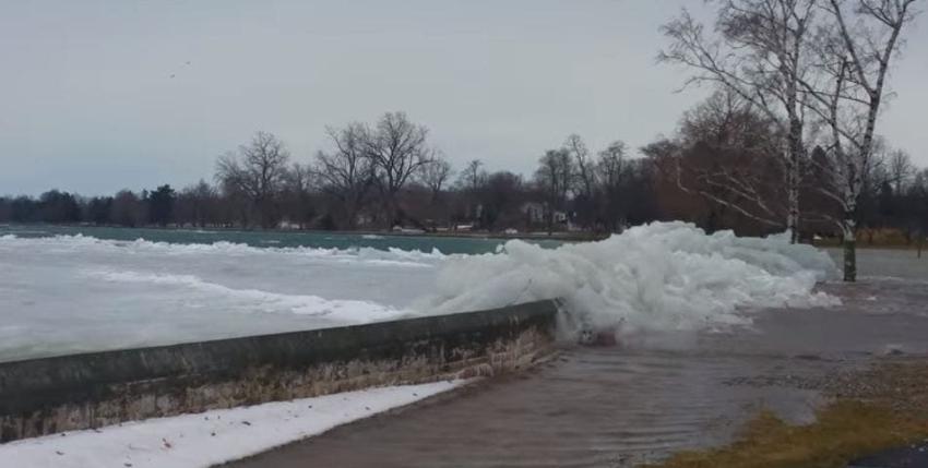 [VIDEO] Tsunami de hielo sorprende en las cercanías del lago Erie en frontera de EEUU y Canadá