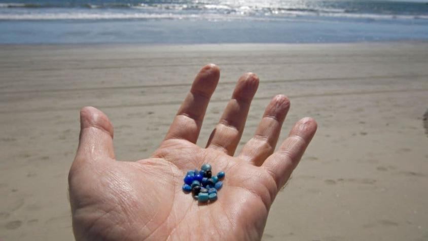 Qué son las lágrimas de sirena, la mayor fuente de contaminación plástica de los océanos