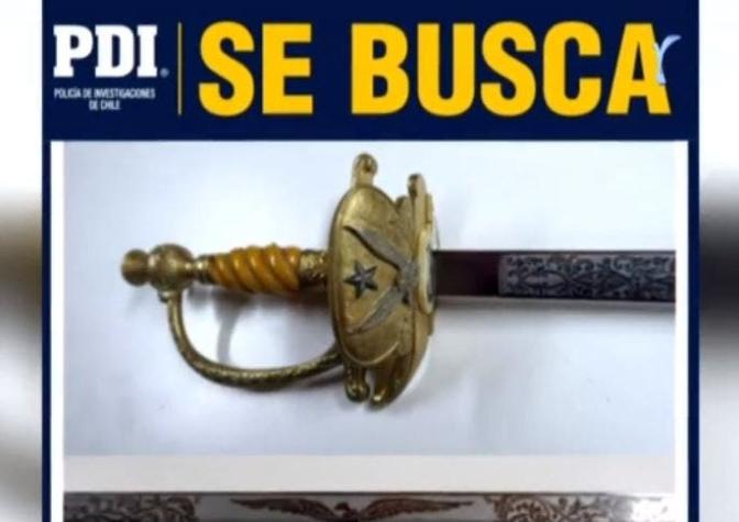 Espada robada del Museo Aeronáutico fue encontrada en el patio de una Parroquia