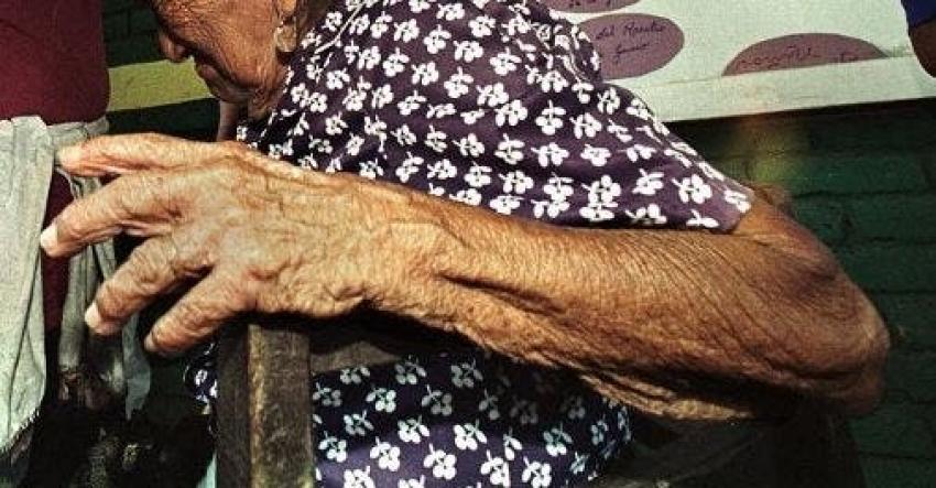 Anciana de 93 años sufre brutal ataque en Argentina: delincuente ingresó a su casa y la violó