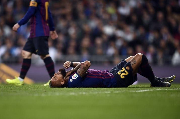 Arturo Vidal sufre duro codazo en el cuello por parte de Sergio Ramos en el clásico español