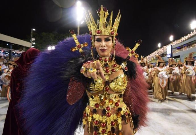 [FOTOS] Escuelas de samba dan inicio al deslumbrante Carnaval de Río de Janeiro