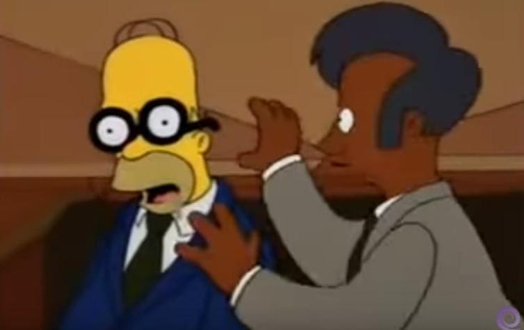 [VIDEO] ¿Eres tú, Homero Simpson?: Padre utiliza ojos pintados para dormir mientras cuida a su hijo