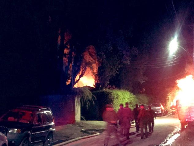 [VIDEO] Incendio en fábrica de La Pintana: suspenden clases en colegios y jardines cercanos