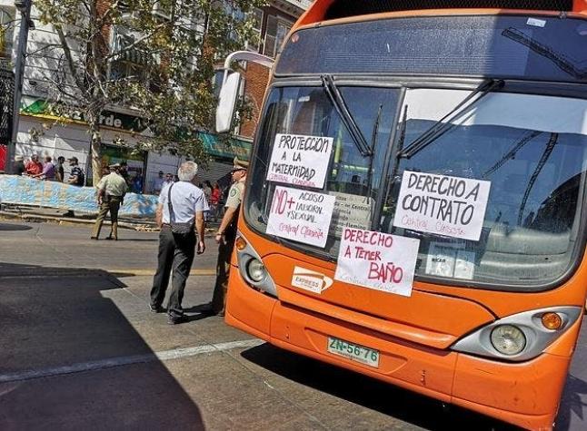[FOTOS] Protesta feminista termina con cortes de tránsito en Providencia