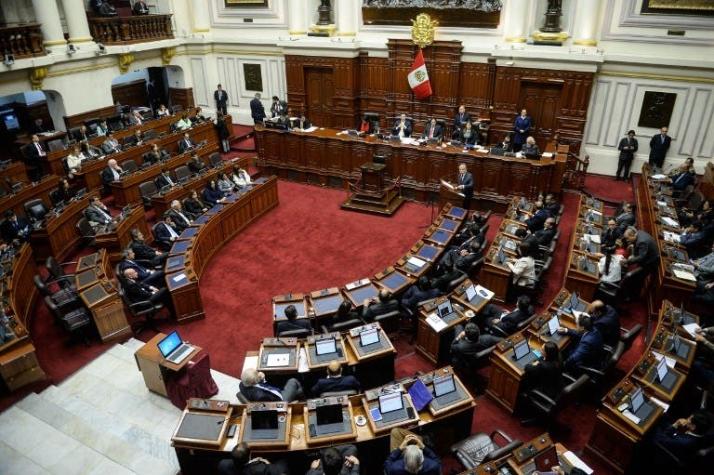 Congreso de Perú quita inmunidad a legislador por tocaciones indebidas a azafata