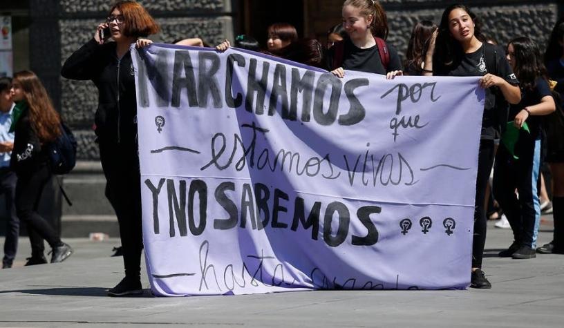 Los carteles que se robaron las miradas en la histórica marcha del #8M en Chile