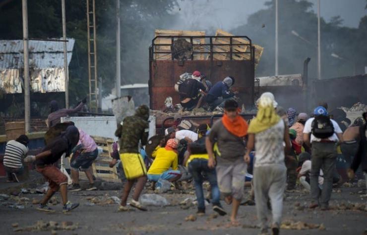 Reportaje de New York Times acusa que ayuda humanitaria fue quemada por partidario de Guaidó