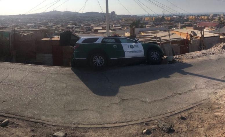 Vehículo policial vuelca en Arica y deja dos carabineros lesionados