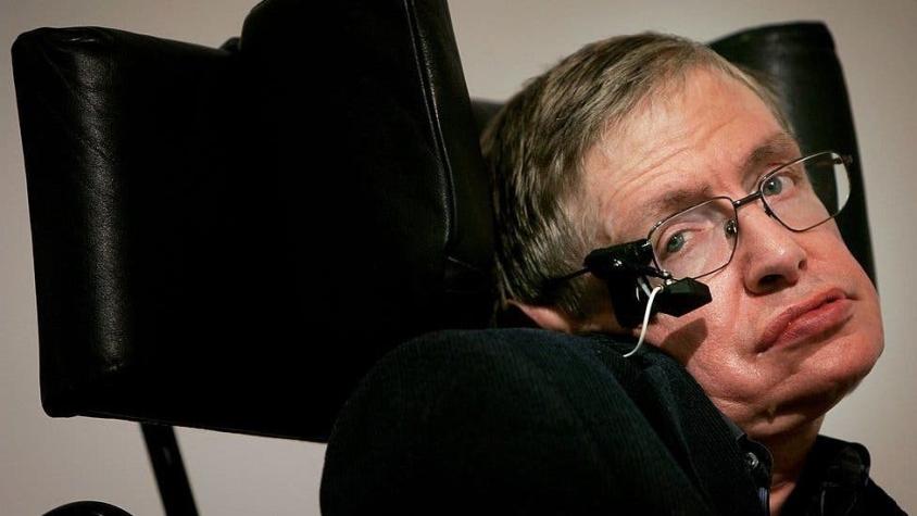 Stephen Hawking: inhabilitan a su enfermera por no brindarle buena atención profesional