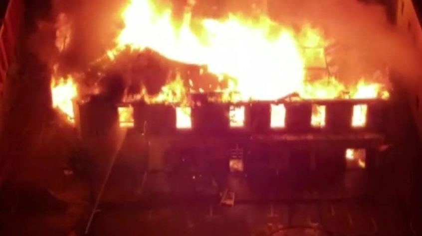 [VIDEO] Incendio consume locales comerciales en Viña del Mar
