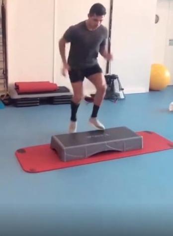 [VIDEO] El intenso trabajo de Alexis Sánchez para recuperarse de su lesión en la rodilla