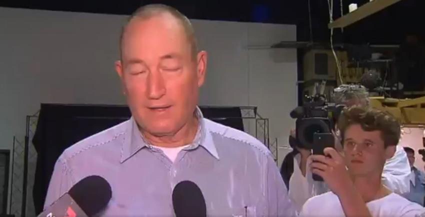 Político australiano que culpó a musulmanes de atentados en Nueva Zelanda recibió huevo en la cabeza