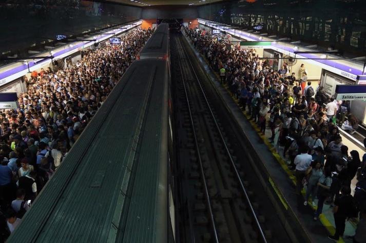 Metro restablece servicio en Línea 4 tras evacuación en 5 estaciones
